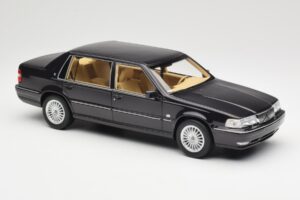 Volvo S90 Royal Violet DNA 1:18 DNA000089 Metall — Bild 4 von 6