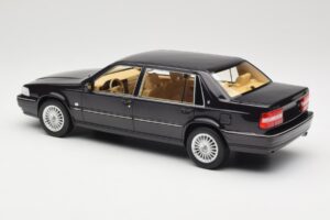 Volvo S90 Royal Violet DNA 1:18 DNA000089 Metall — Bild 5 von 6