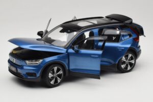 Volvo XC40 Recharge Blau Metallic Paudi Model 1:18 2562373 Metall — Bild 2 von 8