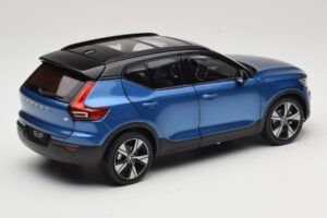 Volvo XC40 Recharge Blau Metallic Paudi Model 1:18 2562373 Metall — Bild 3 von 8