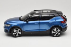 Volvo XC40 Recharge Blau Metallic Paudi Model 1:18 2562373 Metall — Bild 4 von 8