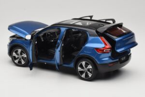 Volvo XC40 Recharge Blau Metallic Paudi Model 1:18 2562373 Metall — Bild 5 von 8