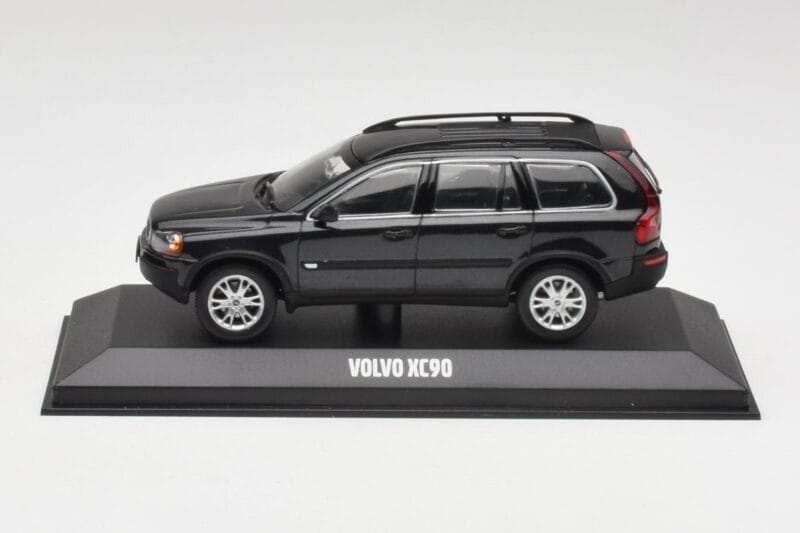 Volvo XC90 Schwarz Saphir Minichamps 1:43 38704 Metall