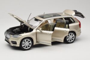 Volvo XC90 Luminous Sand Yellow Paudi Model 1:18 9430841 Metall — Bild 2 von 8