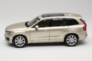 Volvo XC90 Luminous Sand Yellow Paudi Model 1:18 9430841 Metall — Bild 4 von 8