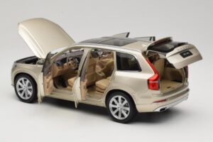 Volvo XC90 Luminous Sand Yellow Paudi Model 1:18 9430841 Metall — Bild 5 von 8