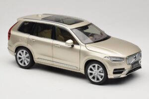 Volvo XC90 Luminous Sand Yellow Paudi Model 1:18 9430841 Metall — Bild 6 von 8