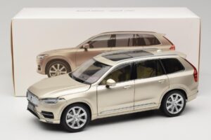 Volvo XC90 Luminous Sand Yellow Paudi Model 1:18 9430841 Metall — Bild 8 von 8