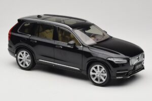 Volvo XC90 Onyx Black Paudi Model 1:18 9430842 Metall — Bild 6 von 8