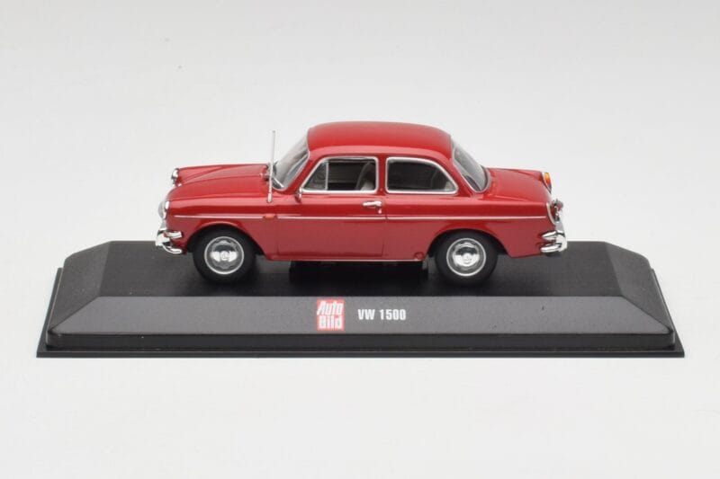 Volkswagen 1500 Ruby Rot Minichamps 1:43 VW001 Metall