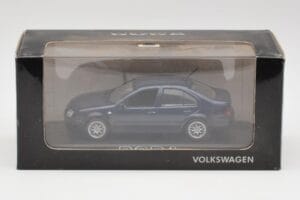 Volkswagen Bora Ocean Blau Minichamps 1:43 8198223B Metall — Bild 4 von 4