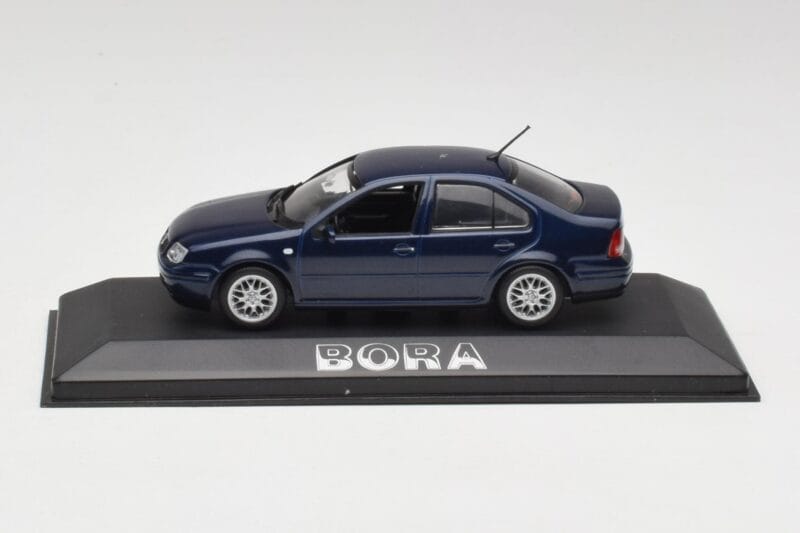 Volkswagen Bora Ocean Blau Minichamps 1:43 8198223B Metall