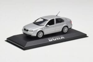 Volkswagen Bora Reflex Silber Minichamps 1:43 81982223S Metall — Bild 2 von 4