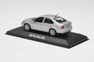 Volkswagen Bora Reflex Silber Minichamps 1:43 81982223S Metall — Bild 3 von 4