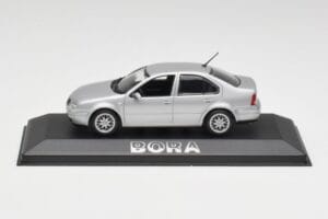 Volkswagen Bora Reflex Silber Minichamps 1:43 81982223S Metall