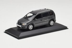 Volkswagen Cross Touran Platinum Grau Minichamps 1:43 400056170 Metall — Bild 2 von 4