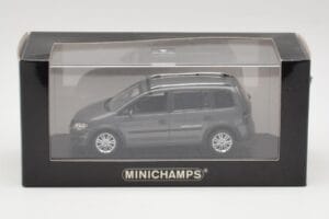 Volkswagen Cross Touran Platinum Grau Minichamps 1:43 400056170 Metall — Bild 4 von 4