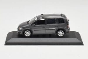 Volkswagen Cross Touran Platinum Grau Minichamps 1:43 400056170 Metall