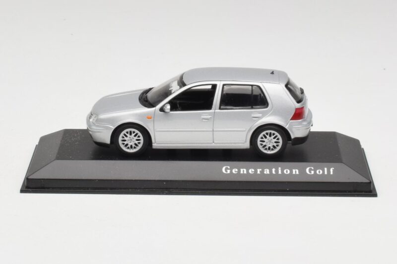 Volkswagen Golf Mk4 Reflex Silber Minichamps 1:43 4527111022 Metall