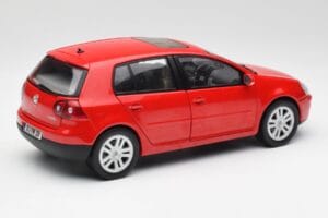 Volkswagen Golf Mk5 4-Door Tornado Rot Bburago 1:18 GOLF001 Metall — Bild 3 von 8