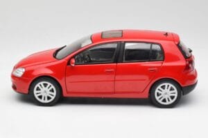 Volkswagen Golf Mk5 4-Door Tornado Rot Bburago 1:18 GOLF001 Metall — Bild 4 von 8