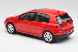 Volkswagen Golf Mk5 4-Door Tornado Rot Bburago 1:18 GOLF001 Metall — Bild 7 von 8