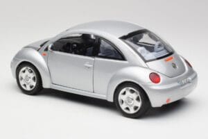 Volkswagen New Beetle Reflex Silber Metallic Bburago 1:18 3322 Metall — Bild 7 von 8