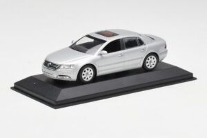 Volkswagen Phaeton Silber Minichamps 1:43 3D0099300A Metall — Bild 2 von 4
