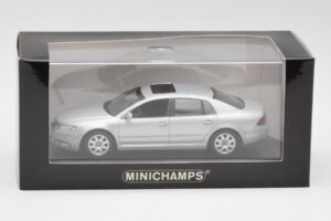 Volkswagen Phaeton Silber Minichamps 1:43 3D0099300A Metall — Bild 4 von 4