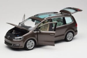 Volkswagen Sharan 7N Eichenbraun Metallic Minichamps 1:18 110051001 Metall — Bild 2 von 8