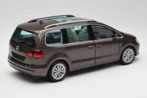 Volkswagen Sharan 7N Eichenbraun Metallic Minichamps 1:18 110051001 Metall — Bild 3 von 8