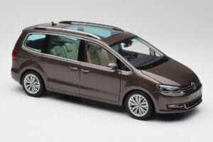 Volkswagen Sharan 7N Eichenbraun Metallic Minichamps 1:18 110051001 Metall — Bild 6 von 8