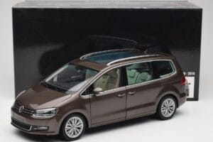 Volkswagen Sharan 7N Eichenbraun Metallic Minichamps 1:18 110051001 Metall — Bild 8 von 8