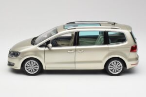 Volkswagen Sharan 7N Reflex Silber Metallic Minichamps 1:18 110051002 Metall — Bild 4 von 8