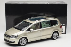 Volkswagen Sharan 7N Reflex Silber Metallic Minichamps 1:18 110051002 Metall — Bild 8 von 8