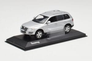 Volkswagen Touareg Reflex Silber Minichamps 1:43 68625 Metall — Bild 2 von 4