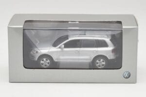 Volkswagen Touareg Reflex Silber Minichamps 1:43 68625 Metall — Bild 4 von 4