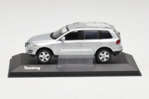 Volkswagen Touareg Reflex Silber Minichamps 1:43 68625 Metall