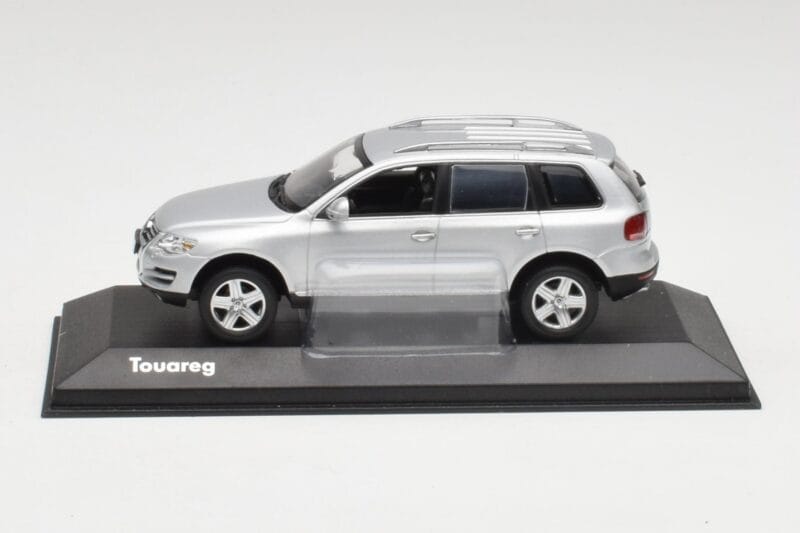 Volkswagen Touareg Reflex Silber Minichamps 1:43 68625 Metall