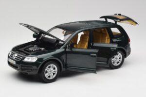 Volkswagen Touareg V10 TDI Reed Green Metallic Bburago 1:18 34911 Metall — Bild 2 von 8