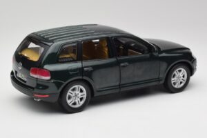 Volkswagen Touareg V10 TDI Reed Green Metallic Bburago 1:18 34911 Metall — Bild 3 von 8