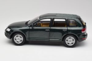 Volkswagen Touareg V10 TDI Reed Green Metallic Bburago 1:18 34911 Metall — Bild 4 von 8