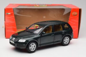 Volkswagen Touareg V10 TDI Reed Green Metallic Bburago 1:18 34911 Metall — Bild 8 von 8