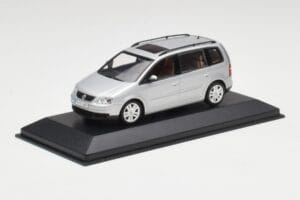 Volkswagen Touran Reflex Silber Minichamps 1:43 TOURAN001 Metall — Bild 2 von 4