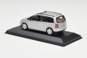Volkswagen Touran Reflex Silber Minichamps 1:43 TOURAN001 Metall — Bild 3 von 4