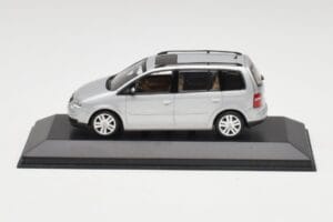 Volkswagen Touran Reflex Silber Minichamps 1:43 TOURAN001 Metall