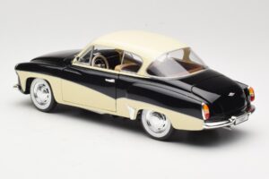 Wartburg 311 Coupe Schwarz & Beige Revell 1:18 8419 Metall — Bild 7 von 8