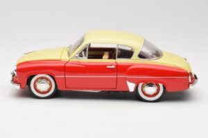 Wartburg 311 Coupe Rot & Beige Revell 1:18 8418 Metall — Bild 4 von 8