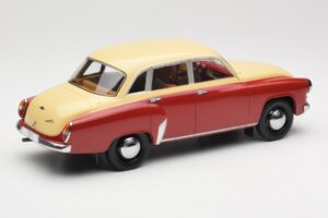 Wartburg 311 Dark Red Beige MCG 1:18 MCG18299 Metall — Bild 2 von 6