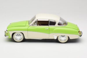 Wartburg 313 Pastellgrün über Beige Revell 1:18 9018 Metall — Bild 4 von 8